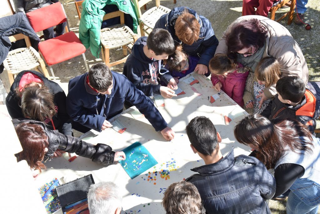 Το Ειδικό Σχολείο Γαλανόβρυσης σε εργαστήριο γυαλιού