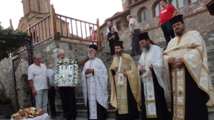 Eκατοντάδες πιστοί στην Ι. Μονή Παναγίας Ολυμπιώτισσας στην Ελασσόνα για τη Μεταμόρφωση του Σωτήρος