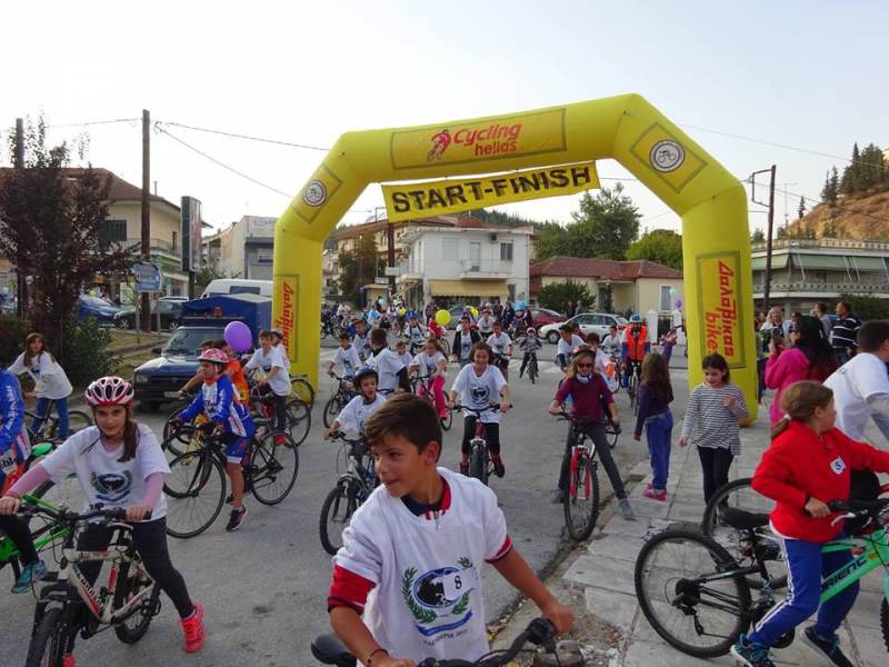 Μεγάλη συμμετοχή στην ποδηλατοδρομία για τον εορτασμό της απελευθέρωσης