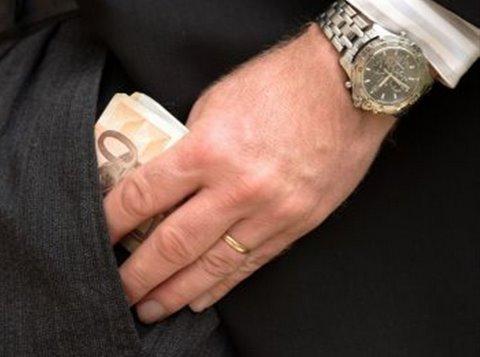 ΔΙΚΟΓΡΑΦΙΑ ΣΕ ΒΑΡΟΣ 46ΧΡΟΝΟΥ ΓΙΑ ΕΞΑΠΑΤΗΣΗ ΕΛΑΣΣΟΝΙΤΙΣΣΑΣ