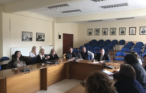 ΠΡΟΩΘΟΥΝΤΑΙ ΛΥΣΕΙΣ ΣΤΑ ΠΡΟΒΛΗΜΑΤΑ ΤΩΝ ΣΧΟΛΕΙΩΝ ΤΟΥ ΔΗΜΟΥ ΕΛΑΣΣΟΝΑΣ