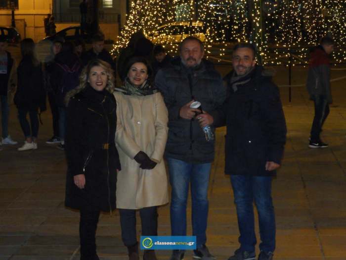 Σε εορταστικό κλίμα και με πολύ κόσμο η «Λευκή Νύχτα» στην Ελασσόνα (φώτο)