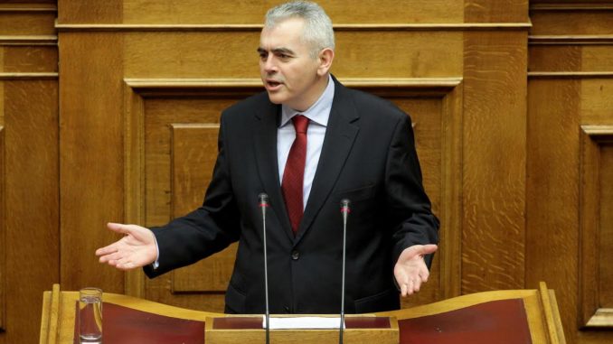 Μ. ΧΑΡΑΚΟΠΟΥΛΟΣ: ΓΙΑΤΙ ΕΞΑΙΡΕΙΤΕ ΑΠΟ ΤΟ DE MINIMIS ΤΟΥΣ ΚΑΠΝΟΠΑΡΑΓΩΓΟΥΣ ΕΛΑΣΣΟΝΑΣ;