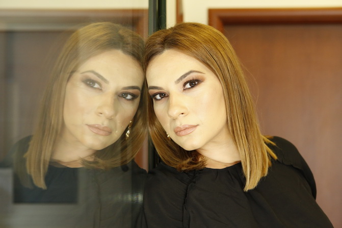 7 + 11 ερωτήσεις για τη Στέλλα Μπίζιου