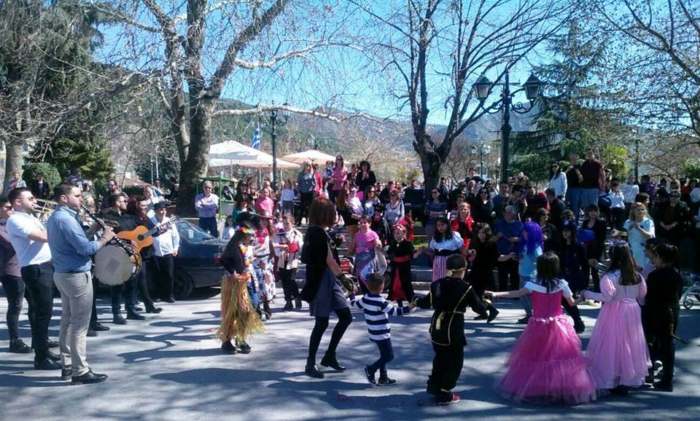 Πλήθος κόσμου συμμετείχε στις Αποκριάτικες εκδηλώσεις του Μορφωτικού Συλλόγου Τσαριτσάνης