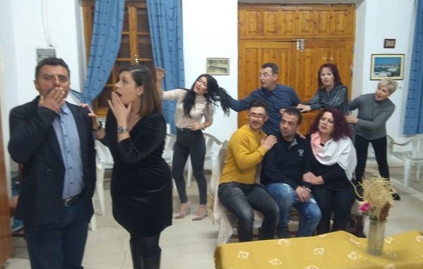 ΤΟ ΣΑΒΒΑΤΟ Η ΠΡΕΜΙΕΡΑ ΓΙΑ ΤΗΝ ΚΩΜΩΔΙΑ «ΟΥΝΑ ΠΑΣΤΑ…. ΟΥΝΑ ΡΑΤΣΑ!» ΣΤΗΝ ΕΛΑΣΣΟΝΑ