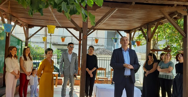 ΚΑΛΩΣΟΡΙΣΕ ΓΟΝΕΙΣ ΚΑΙ ΝΗΠΙΑ ΣΤΟΥΣ ΠΑΙΔΙΚΟΥΣ ΣΤΑΘΜΟΥΣ Ο ΔΗΜΑΡΧΟΣ ΕΛΑΣΣΟΝΑΣ