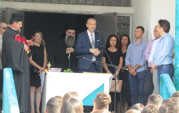 ΣΕ ΣΧΟΛΕΙΑ ΤΗΣ ΕΛΑΣΣΟΝΑΣ ΚΑΙ ΤΗΣ ΓΑΛΑΝΟΒΡΥΣΗΣ Ο ΝΙΚΟΣ ΓΑΤΣΑΣ