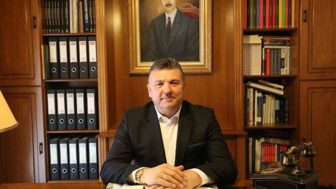 ΚΑΙ ΕΓΕΝΕΤΟ ΚΟΛΥΜΒΗΤΗΡΙΟ…