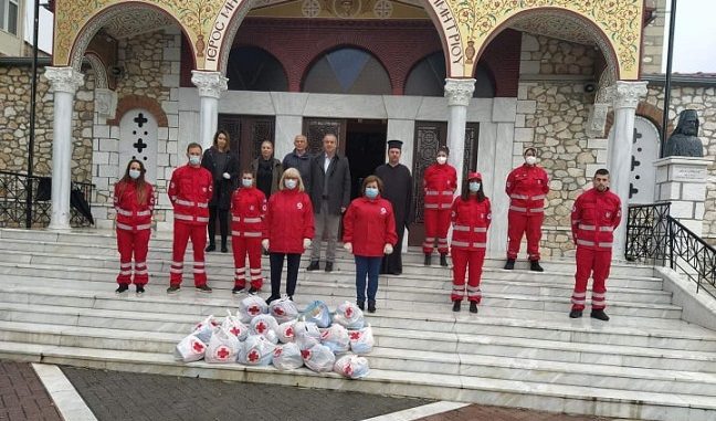 ΔΕΜΑΤΑ ΑΓΑΠΗΣ ΜΟΙΡΑΣΑΝ ΟΙ ΝΕΟΙ ΕΘΕΛΟΝΤΕΣ ΤΟΥ ΠΕΡΙΦΕΡΕΙΑΚΟΥ ΤΜΗΜΑΤΟΣ ΕΛΑΣΣΟΝΑΣ ΤΟΥ ΕΕΣ