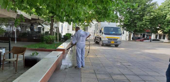 Δήμος Ελασσόνας: «Συνεχίζονται οι καθαρισμοί και οι απολυμάνσεις κοινόχρηστων χώρων»