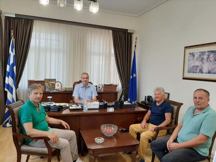 Στον Δήμαρχο Ελασσόνας ο πρόεδρος και ο αντιπρόεδρος της ΠΟΕ-ΔΕΥΑ