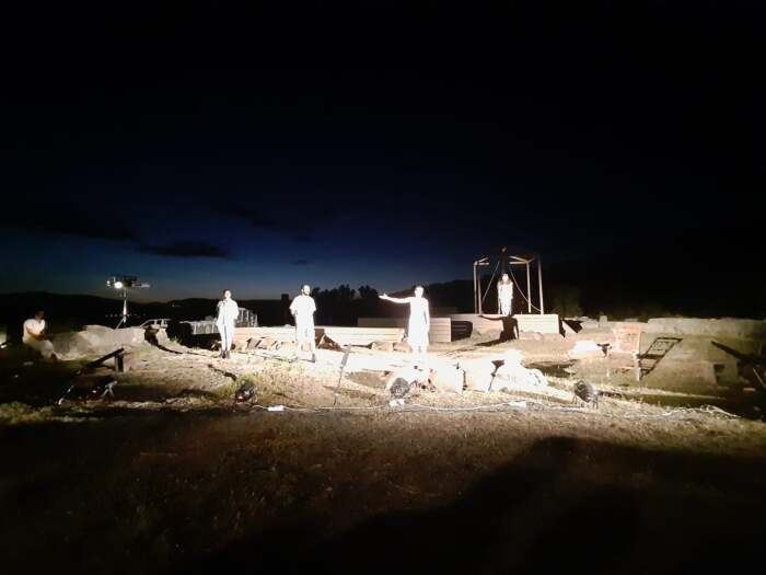 Μαγικές στιγμές: Για πρώτη φορά θεατρική παράσταση στον αρχαιολογικό χώρο Πυθίου – ΦΩΤΟ