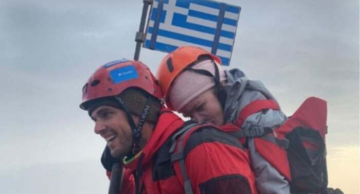 «Ήθελα πολύ να δω τον κόσμο από εκεί πάνω»- Τι λέει η Ελευθερία που κατέκτησε τον Όλυμπο στην πλάτη του Μάριου