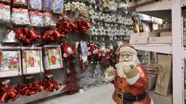 Πρεμιέρα σήμερα με αυστηρά μέτρα για τα εποχικά καταστήματα