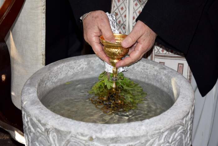 Τροποίηση στην ώρα της Θείας Λειτουργίας του αγιασμού στους Ιερούς Ναούς και Μονές της Ελασσόνας