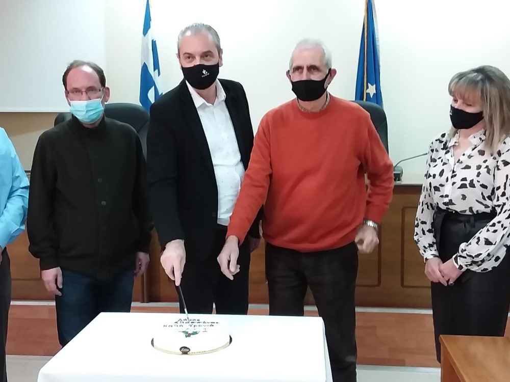 Κοπή πίτας και ευχές από απόσταση στο Δήμο Ελασσόνας