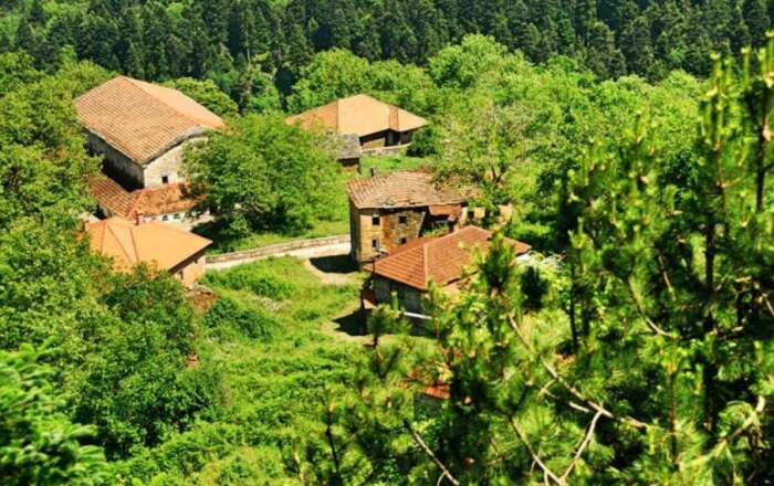 Το εγκαταλελειμμένο χωριό του Ολύμπου που αγναντεύει το Αιγαίο και τον Θερμαϊκό