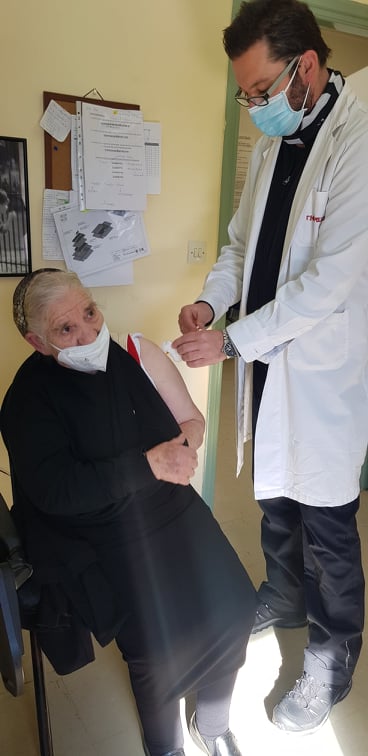 Δήμος Ελασσόνας: Μετέφεραν ηλικιωμένους για να μην χάσουν το εμβόλιο…