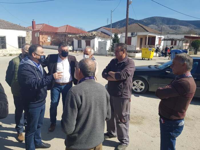 Περιοδεία Ευαγγέλου στα σεισμόπληκτα χωριά – Κάλεσε τους κατοίκους να ανταποκριθούν στις δειγματοληψίες του ΕΟΔΥ