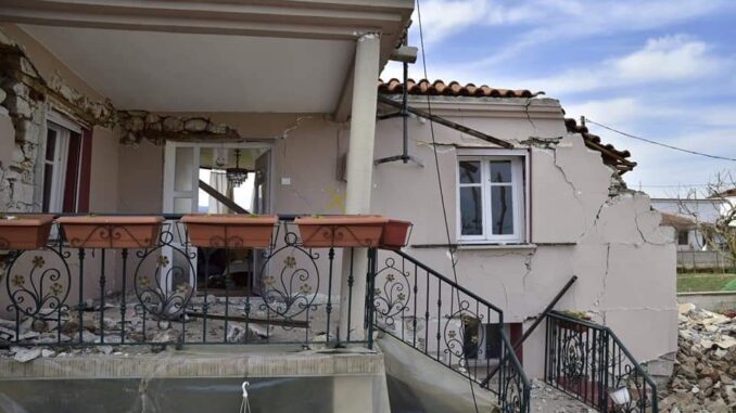 Ανησυχία για τα δύο κρούσματα κορωνοϊού σε σεισμόπληκτους στο Μεσοχώρι και τη Μαγούλα