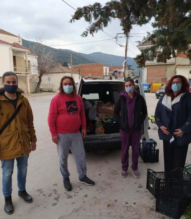 Τρόφιμα από τον Μορφωτικό Σύλλογο Τσαριτσάνης στους σεισμοπαθείς – ΦΩΤΟ