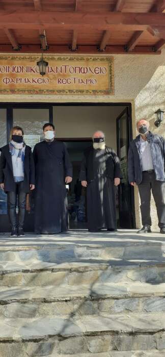 Προσφορά τροφίμων στο Κοινωνικό Παντοπωλείο Ελασσόνας για τους σεισμοπαθείς από τους Λαρισαίους εκπαιδευτικούς