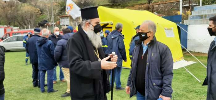 Στα σεισμόπληκτα χωριά της Ελασσόνας ο δήμαρχος Τεμπών Γ. Μανώλης