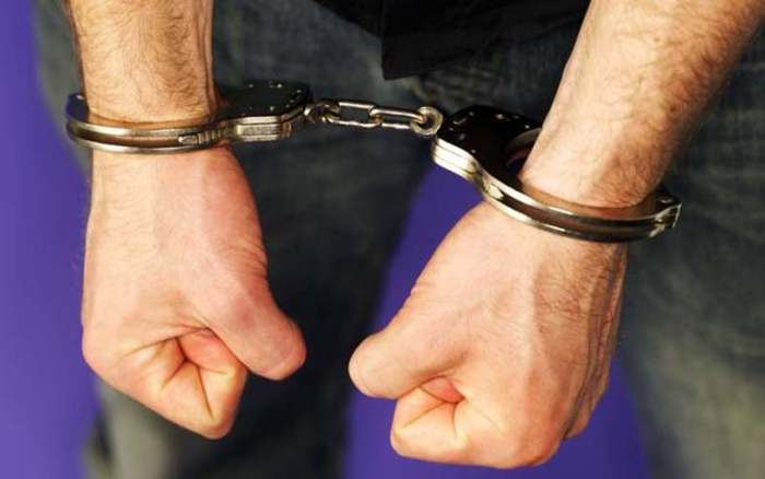 Τον έπιασαν με ναρκωτικά χάπια και χασίς στην σεισμόπληκτη Ελασσόνα