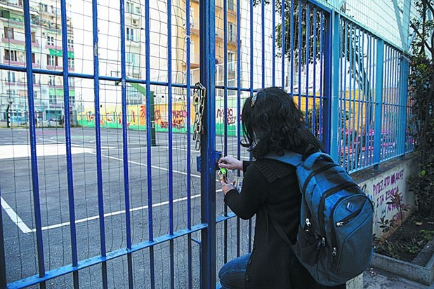 Επέστρεψαν οι μαθητές στα Λύκεια – Αυτά τα σχολεία στην Ελασσόνα έχουν μετεγκατασταθεί λόγω ζημιών από τον σεισμό (φωτο)