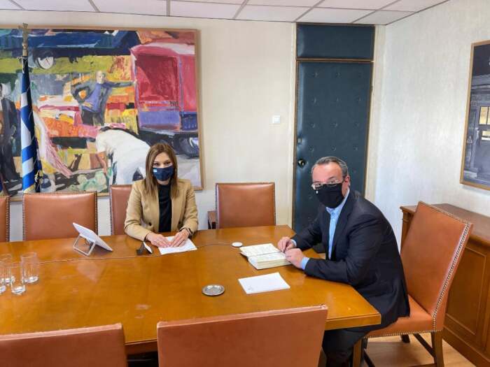 Σταϊκούρας σε Μπίζιου: Αναστέλλονται οι πλειστηριασμοί ακινήτων στις σεισμόπληκτες περιοχές του ν. Λάρισας