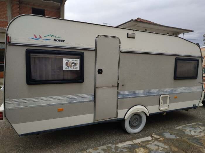 Το Επιμελητήριο Λάρισας δώρισε δύο τροχόσπιτα στους σεισμόπληκτους σε Δαμάσι και Δομένικο