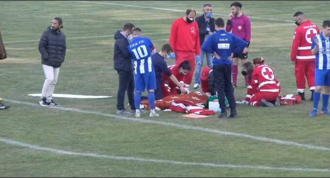 ΣΟΚ ΛΟΓΩ ΣΟΒΑΡΟΥ ΤΡΑΥΜΑΤΙΣΜΟΥ ΠΟΔΟΣΦΑΙΡΙΣΤΗ ΣΤΟ ΜΑΤΣ Π.Ο. ΕΛΑΣΣΟΝΑΣ – Α.Ο. ΣΕΛΛΑΝΩΝ (ΦΩΤΟ)