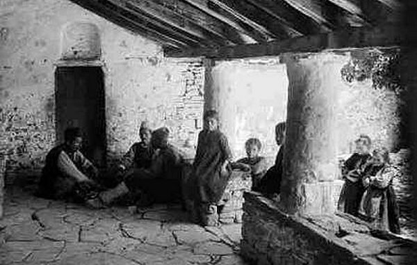 Η ΣΚΑΜΝΙΑ ΣΤΙΣ ΦΛΟΓΕΣ ΤΗΣ ΚΑΤΑΣΤΡΟΦΗΣ ΑΠΟ ΤΟ ΧΙΤΛΕΡΙΚΟΥΣ ΝΑΖΙ – ΦΑΣΙΣΤΕΣ ΚΑΤΑΚΤΗΤΕΣ