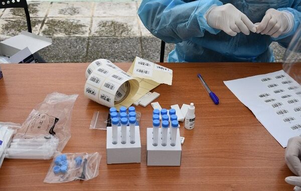 ΤΕΤΡΑΠΛΑΣΙΑΣΤΗΚΑΝ ΤΑ ΚΡΟΥΣΜΑΤΑ ΤΟΥ ΚΟΡΩΝΟΪΟΥ ΣΤΟ ΔΗΜΟ ΕΛΑΣΣΟΝΑΣ – ΔΡΑΜΑΤΙΚΗ ΕΚΚΛΗΣΗ ΤΟΥ Ν. ΓΑΤΣΑ