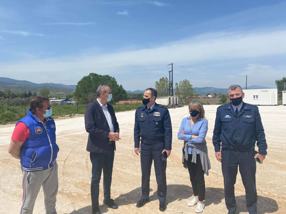 Οικίσκο σε σεισμόπληκτη οικογένεια από τους εργαζόμενους της Πολεμικής Αεροπορίας