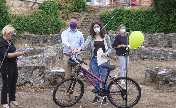 1O ΒΡΑΒΕΙΟ ΣΤΟ ΓΥΜΝΑΣΙΟ ΚΑΡΥΑΣ ΣΕ ΚΑΛΛΙΤΕΧΝΙΚΟ ΔΙΑΓΩΝΙΣΜΟ