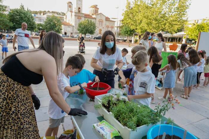 Με επιτυχία οι εκδηλώσεις για παιδιά στις Κεντρικές Πλατείες Ελασσόνας και Τσαριτσάνης – ΦΩΤΟ