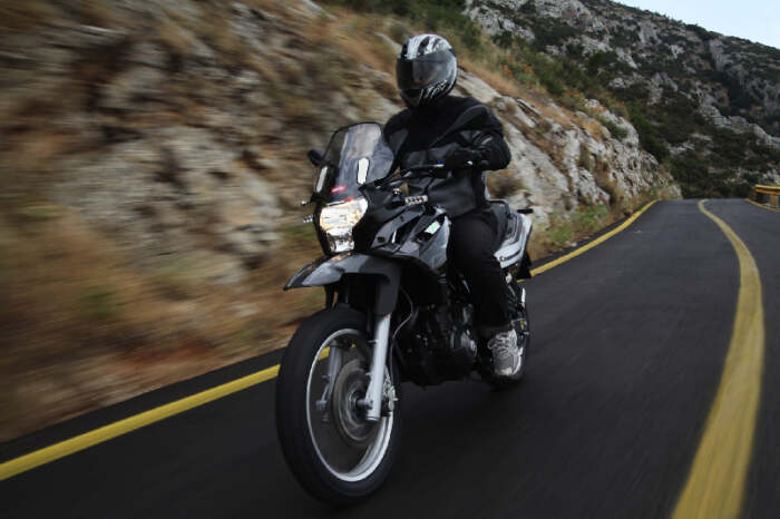 Ελασσονίτης, πήγε να πουλήσει τη μηχανή του με αγγελία και του “βούτηξαν” 6.200 ευρώ