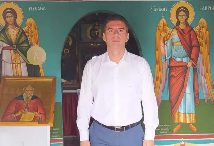 Στο Παρεκκλήσιο του Οσίου Αθανασίου του Αθωνίτου, στον Ευαγγελισμό Ελασσόνας, ο Θανάσης Παιδής