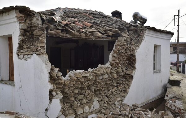 ΔΥΣΚΟΛΗ ΔΙΑΒΙΩΣΗ ΚΑΙ ΑΒΕΒΑΙΟΤΗΤΑ ΓΙΑ ΤΟΥΣ ΣΕΙΣΜΟΠΛΗΚΤΟΥΣ ΤΟΥ ΜΕΣΟΧΩΡΙΟΥ