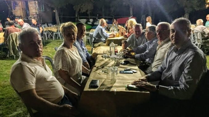 ΑΝΤΑΜΩΣΑΝ ΟΙ ΣΚΑΜΝΙΩΤΕΣ ΣΤΟ ΛΟΦΟ ΤΟΥ ΞΕΝΩΝΑ ΣΤΟ ΧΩΡΙΟ