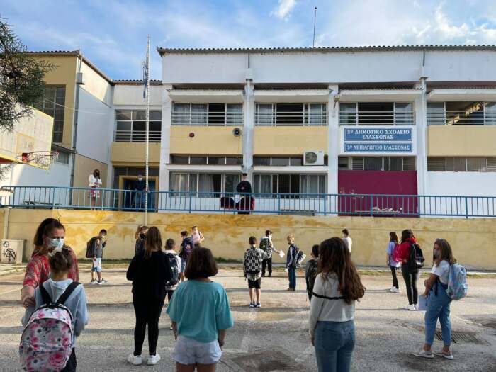 Πρώτο κουδούνι και αγιασμός στα σχολεία της Ελασσόνας (φωτογραφίες)