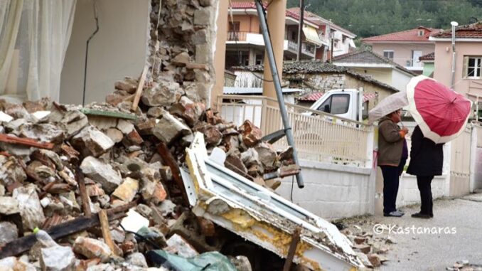 Άστεγοι σεισμόπληκτοι εργάτες γης στο Δαμάσι ζητούν κοντέινερ ή τροχόσπιτα για να μείνουν