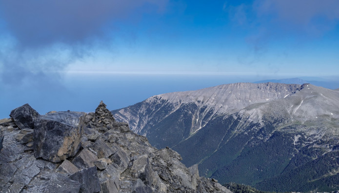 Όλυμπος: Ηλικιωμένος έπεσε σε χαράδρα – Σε εξέλιξη επιχείρηση σε υψόμετρο 2.400 μέτρα