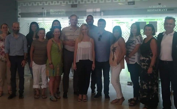 ΕΤΑΙΡΟΣ ΣΕ ΔΙΑΚΡΑΤΙΚΗ ΣΥΝΕΡΓΑΣΙΑ ΤΟ ΑΓΡΟΤΙΚΟ ΕΘΝΟΓΡΑΦΙΚΟ ΜΟΥΣΕΙΟ  ΑΡΑΔΟΣΙΒΙΩΝ