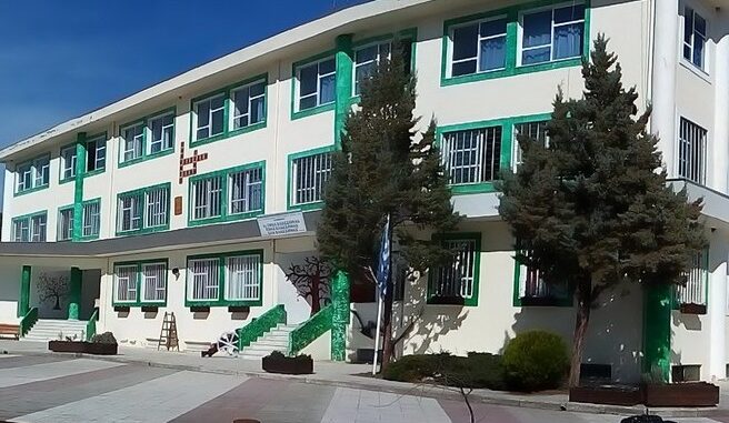 ΑΝΕΛΚΥΣΤΗΡΑ ΓΙΑ ΜΑΘΗΤΕΣ ΜΕ ΚΙΝΗΤΙΚΑ ΠΡΟΒΛΗΜΑΤΑ ΤΟΠΟΘΕΤΗΣΕ ΣΕ ΣΥΣΤΕΓΑΖΟΜΕΝΑ ΣΧΟΛΕΙΑ Ο ΔΗΜΟΣ ΕΛΑΣΣΟΝΑΣ