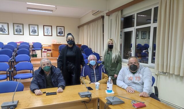 ΔΗΜΟΣ ΕΛΑΣΣΟΝΑΣ: ΕΘΕΛΟΝΤΕΣ ΚΑΙ ΙΔΙΩΤΕΣ ΔΙΠΛΑ ΣΤΑ ΑΔΕΣΠΟΤΑ – ΔΙΑΡΚΗΣ Η ΣΥΝΕΡΓΑΣΙΑ ΟΛΩΝ