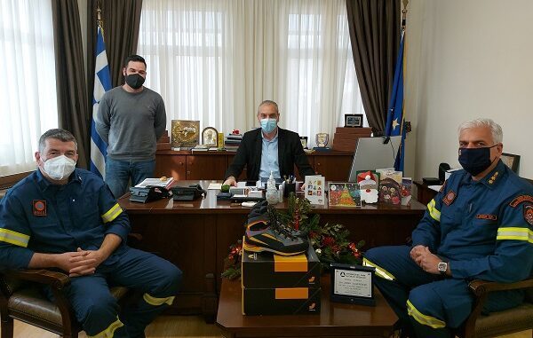 ΔΩΡΕΑ ΕΞΟΠΛΙΣΜΟΥ ΑΠΟ ΤΟ ΔΗΜΟ ΕΛΑΣΣΟΝΑΣ ΣΤΗΝ 8η ΕΜΑΚ