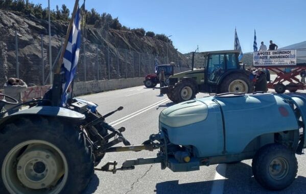 ΑΓΡΟΤΕΣ ΤΩΝ ΔΗΜΩΝ ΕΛΑΣΣΟΝΑΣ ΚΑΙ ΤΥΡΝΑΒΟΥ ΑΠΕΚΛΕΙΣΑΝ ΣΥΜΒΟΛΙΚΑ ΤΗΝ Ε.Ο. ΛΑΡΙΣΑ – ΚΟΖΑΝΗ ΣΤΗ ΜΕΛΟΥΝΑ (ΦΩΤΟ – ΒΙΝΤΕΟ)